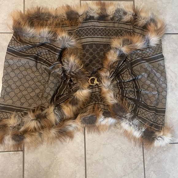 GUCCI Monogram Fox Fur Wool Silk Horsebit Gold Clasp Shawl/Wrap - Picture 13 of 16